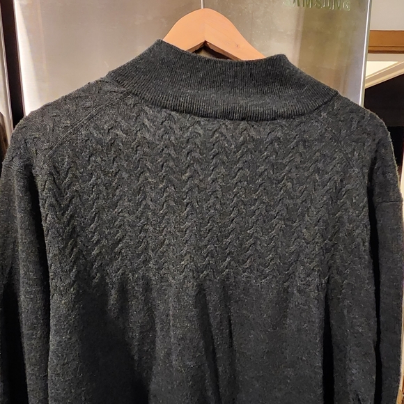 Men's Turnbury Extra Fine Marino Wool 3 button sweater. XL. - Picture 4 of 5